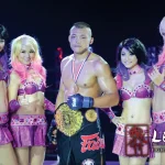 Pelea de artes marciales mixtas en un ring de MMA, relacionada con el manhwa Jinx